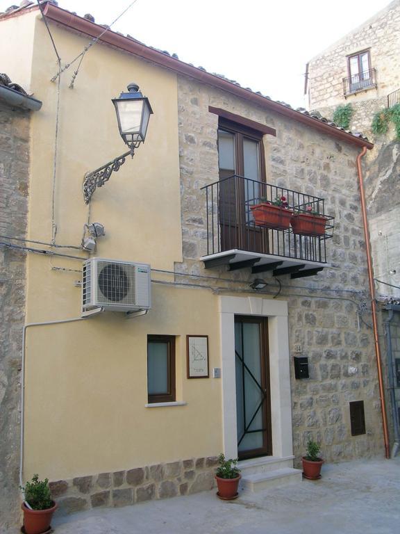 Bed and Breakfast Domus Lilio Petralia Sottana Esterno foto