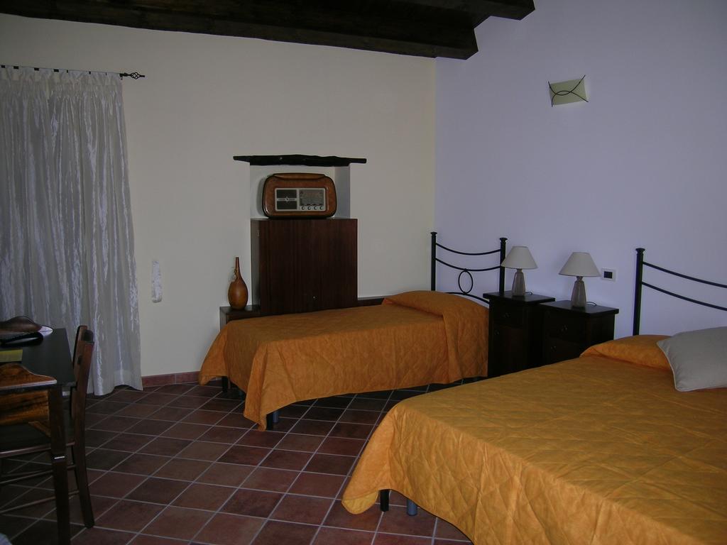 Bed and Breakfast Domus Lilio Petralia Sottana Esterno foto