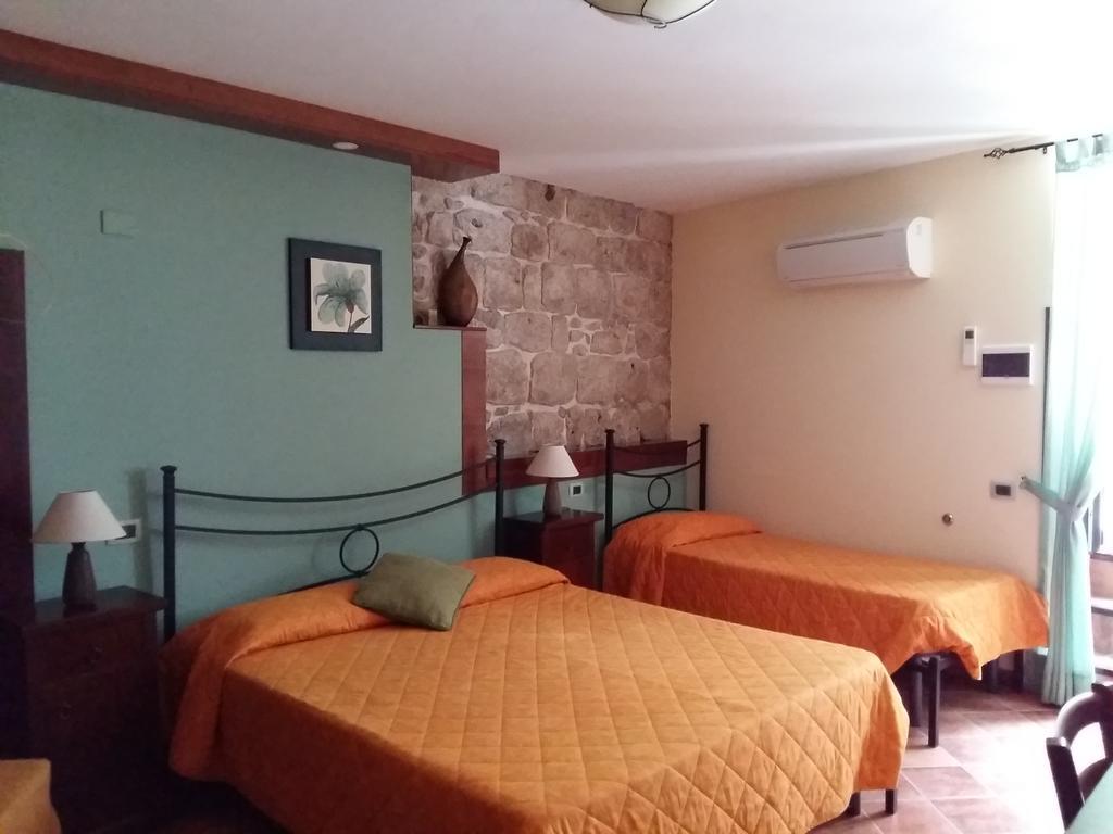 Bed and Breakfast Domus Lilio Petralia Sottana Esterno foto